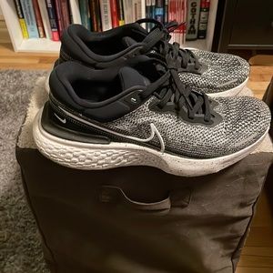 Nike Invincible Run 2, size 11. Prices to sell ASAP